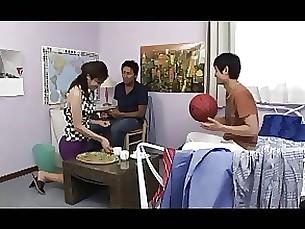 ตูด ด้ง ชาวญี่ปุ่น หญิงนิโกรที่เลี้ยงลูกฝรั่ง MILF