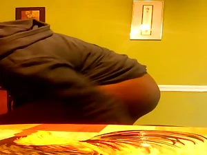 Georgia thot getting bench press from this island cocky