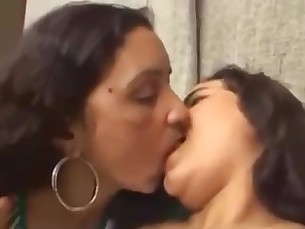 bunda filha fetiche Porra beijo lésbica mamãe áspero
